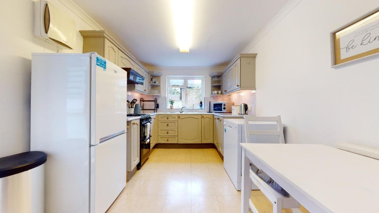 Cheerful 4 Bedroom Victorian House With Back Courtyard ロンドン エクステリア 写真