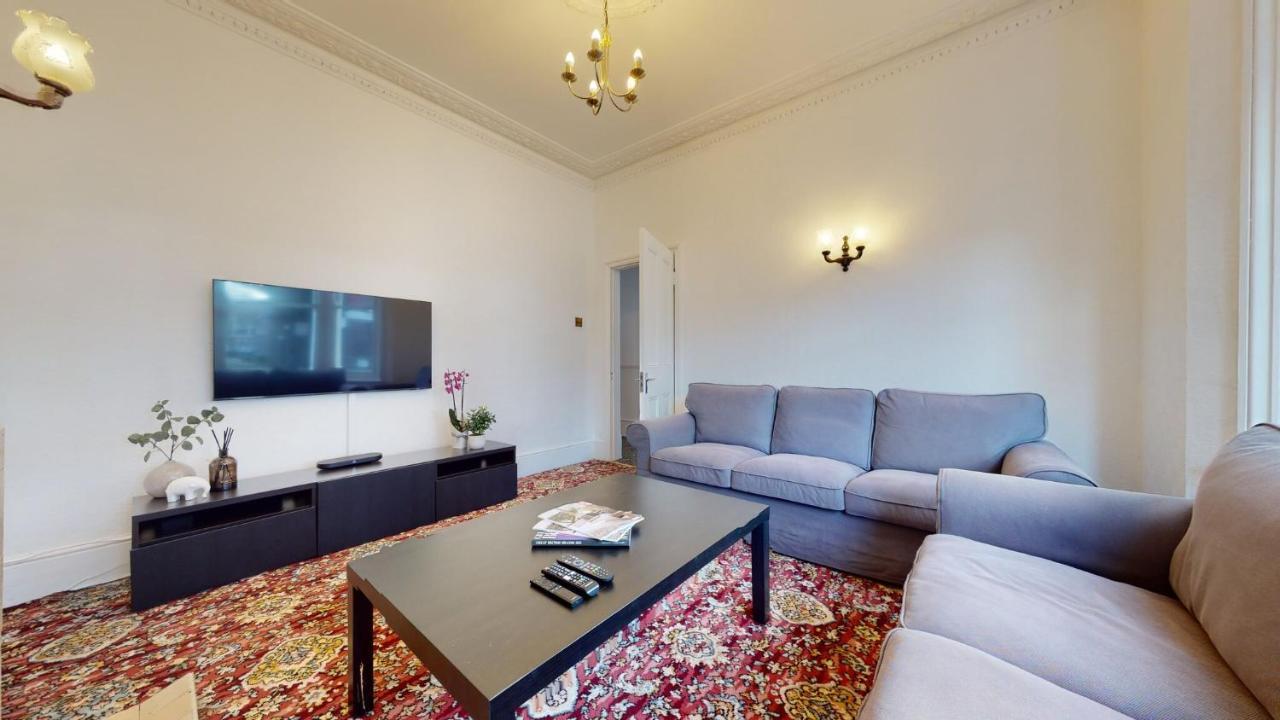 Cheerful 4 Bedroom Victorian House With Back Courtyard ロンドン エクステリア 写真
