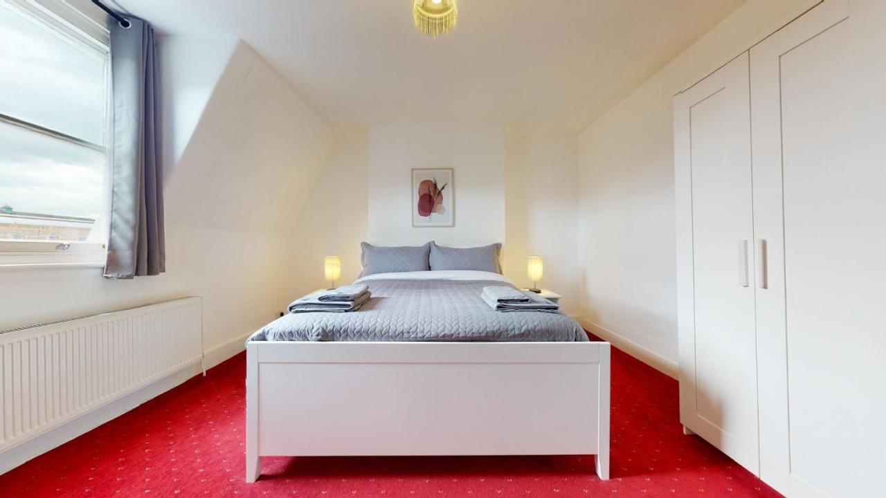 Cheerful 4 Bedroom Victorian House With Back Courtyard ロンドン エクステリア 写真