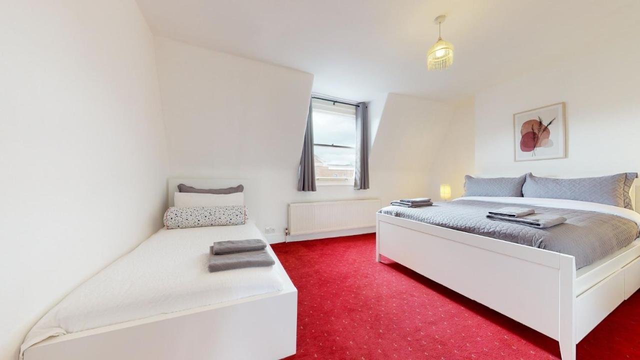Cheerful 4 Bedroom Victorian House With Back Courtyard ロンドン エクステリア 写真